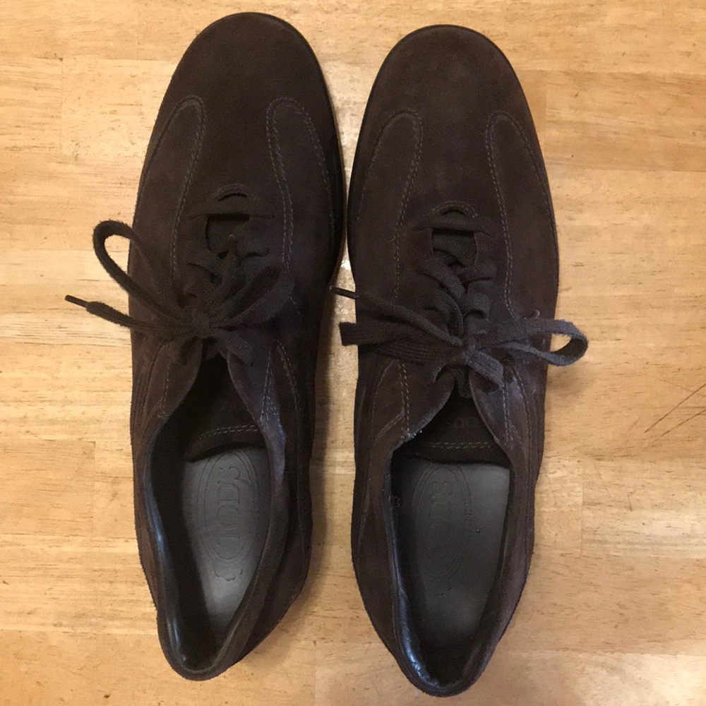 Beautiful chocolate brown lace up Tod’s.